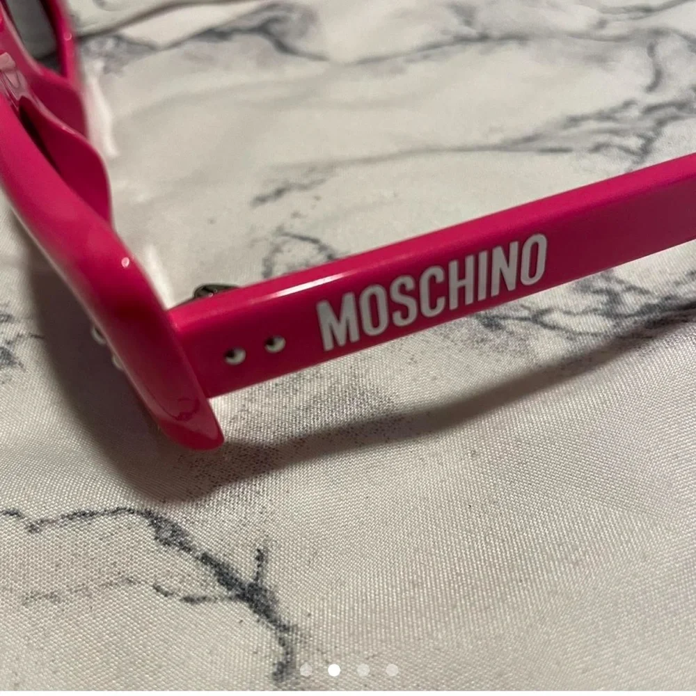 Moschino Pink Lip Sun glasses  #pink #moschino